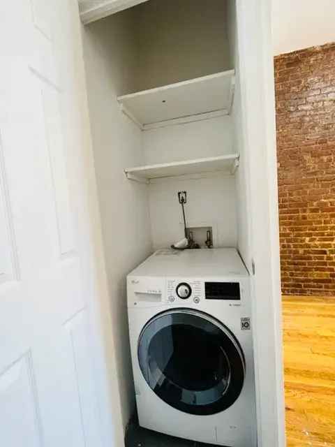 Rent One Bedroom Apartment with Chef's Kitchen and Washer Dryer