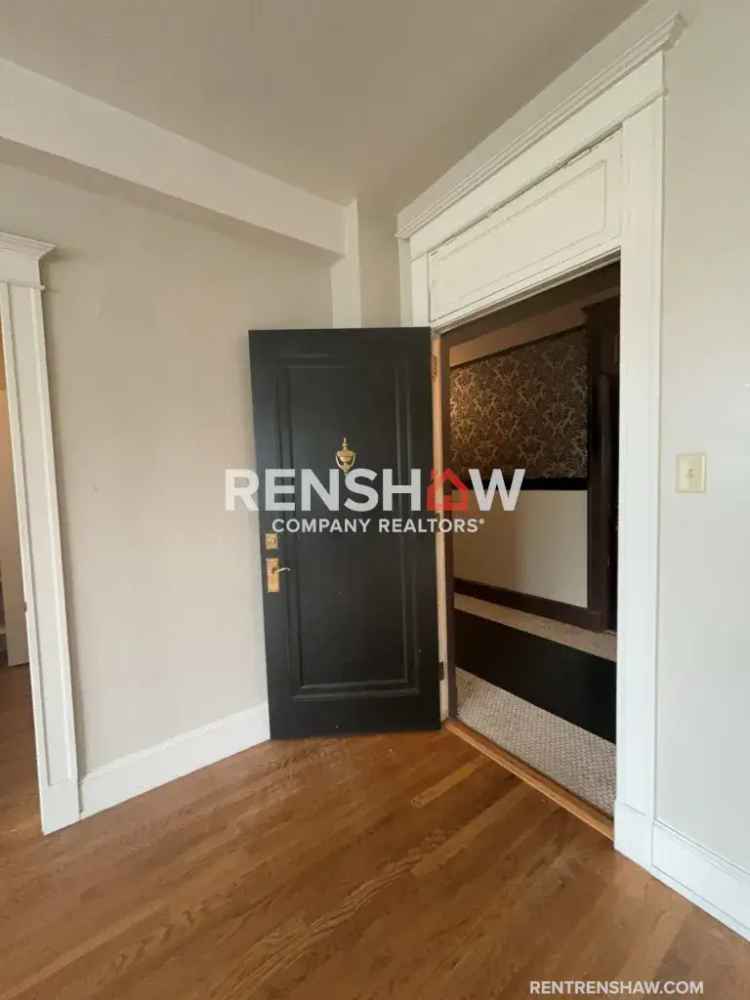 Rent Cozy Studio Apartment in Midtown with Walk in Closet and Amenities