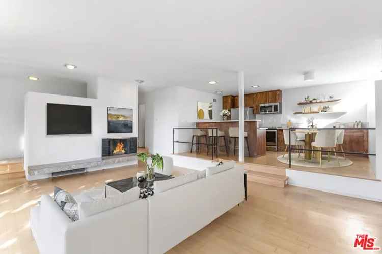 House For Sale in 6821, Whitley Terrace, Los Angeles, California