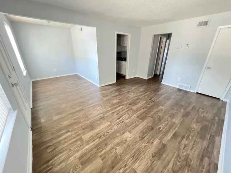 Rent 2 Bed Duplex Apartment in Frayser with Modern Features