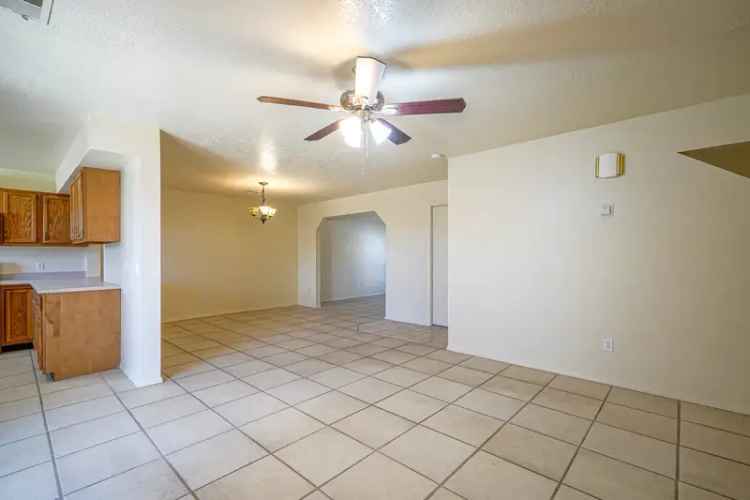 Rent Townhouse in West Albuquerque with Large Yard and Modern Features