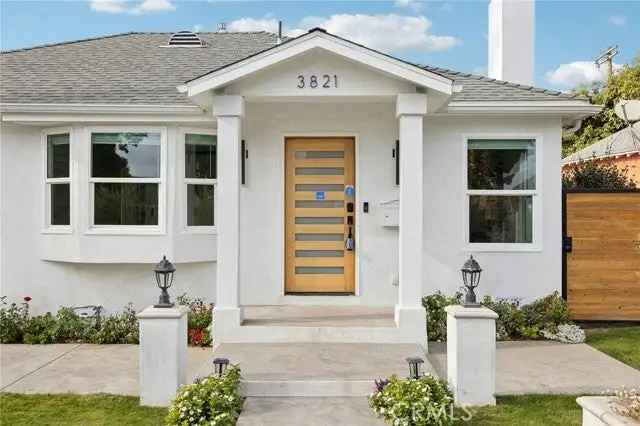 House For Sale in 3821, South Muirfield Road, Los Angeles, California