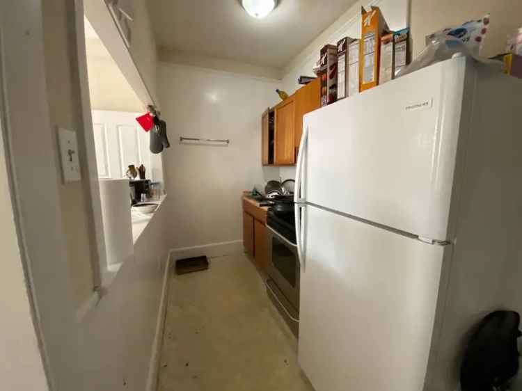 Rent apartment unit with laundry and parking options