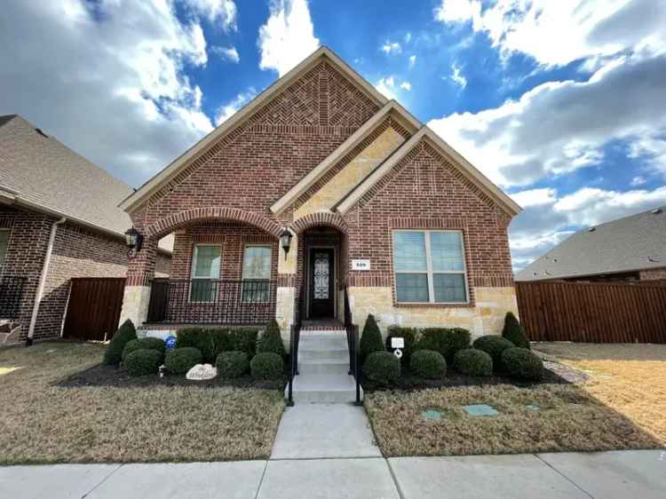 Rent One Story Home in Frisco with Spacious Layout and Modern Features