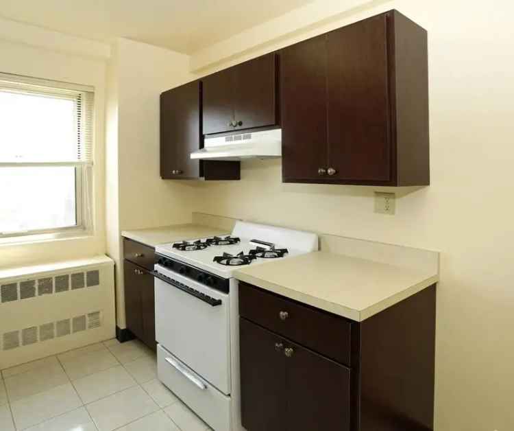 Rent Apartments in Washington Towers with Convenience and Amenities