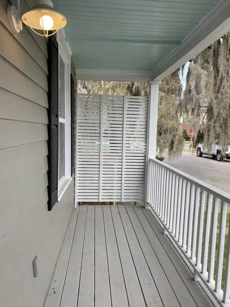 Rent Apartment Unit with Private Backyard in Savannah