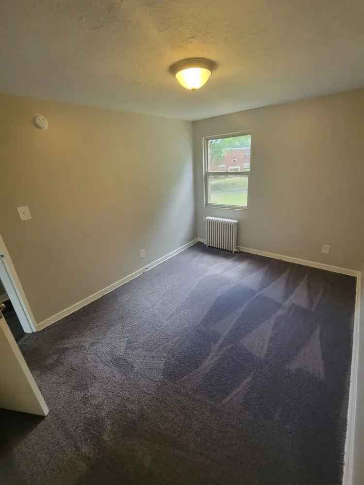 Rent Updated Apartments in Pittsburgh Conveniently Located Near T Station