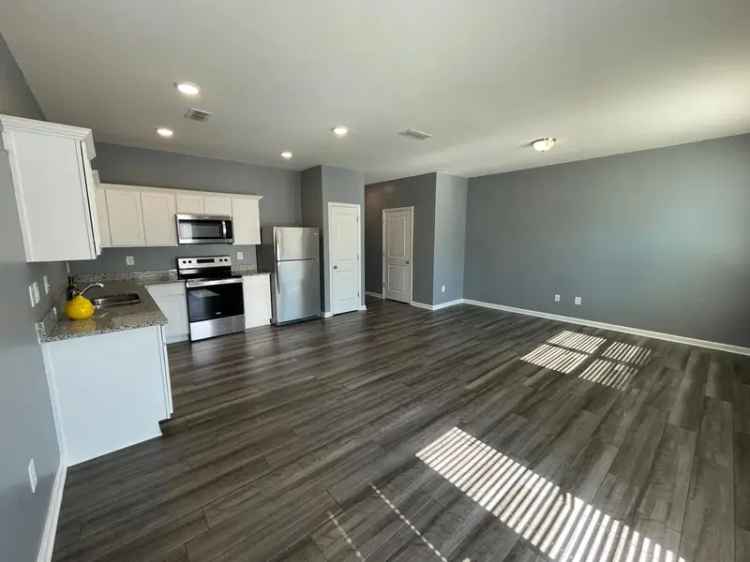 Rent Townhouse in McDonough with Modern Finishes and Great Amenities