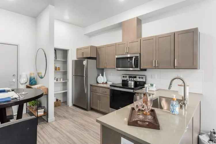 Rent Apartment with Modern Amenities in Westridge Lofts