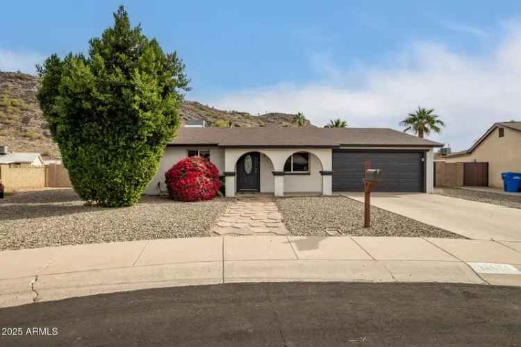 House For Sale in 13621, North 16th Avenue, Phoenix, Arizona