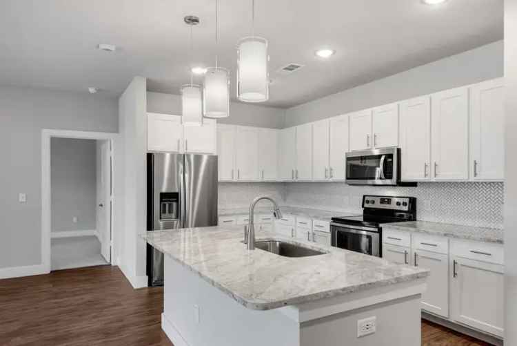 Rent Contemporary Apartments in Carrollton with Resort Amenities