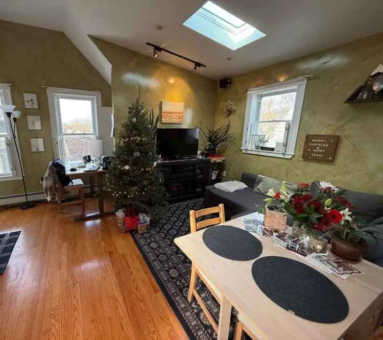 Rent Spacious 2 Bedroom Apartment in Somerville Near Davis Square