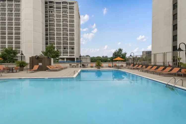 Rent Apartments in Quimby on 23rd with Pool and Fitness Center