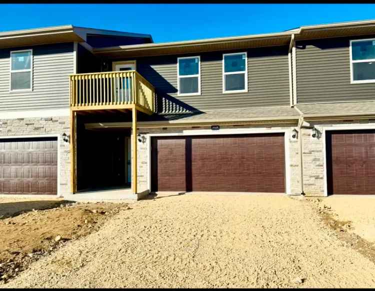 Townhouse for Rent with Open Concept Kitchen and 2 Car Garage