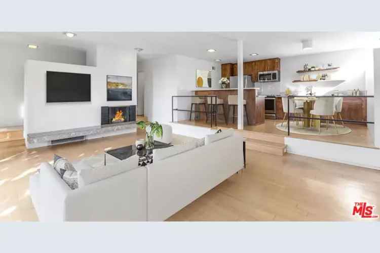 House For Sale in 6821, Whitley Terrace, Los Angeles, California