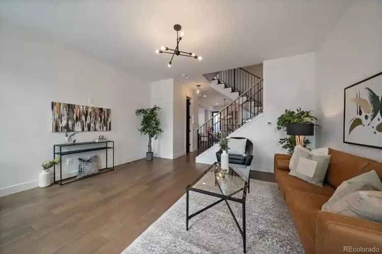 Rent Townhome in Curtis Park with Rooftop Deck and Modern Amenities