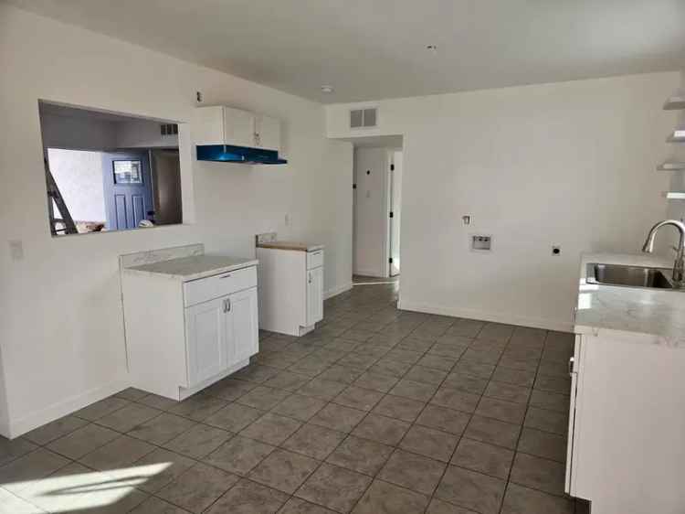 Rent Single Family Home in Palm Springs with Golf Course Views