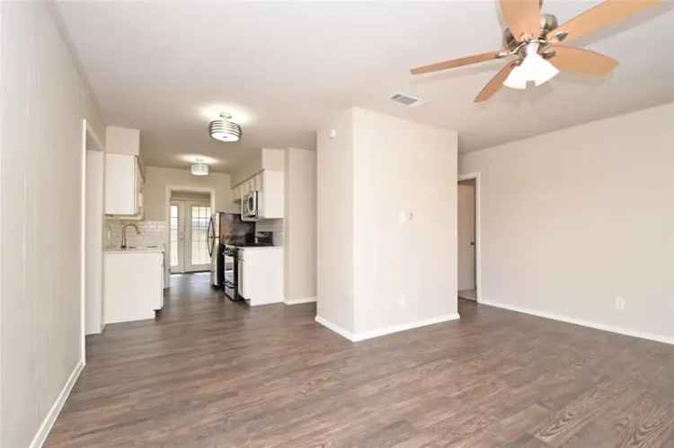 Rent Updated Duplex in Colonial Hills Austin with 3 Bedrooms and 2 Baths