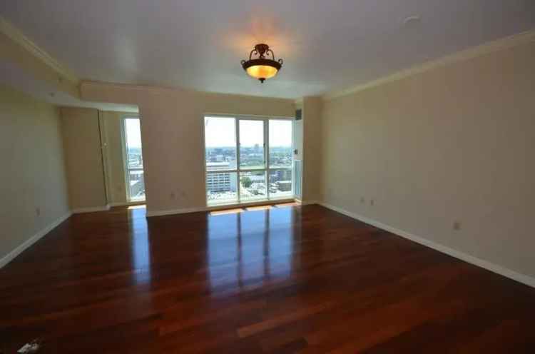 Rent Spacious 2 Bedroom Apartment in Luxury High Rise with Stunning Views