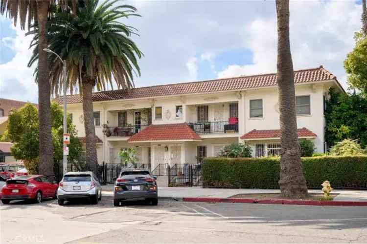 House For Sale in 5648, Franklin Avenue, Los Angeles, California