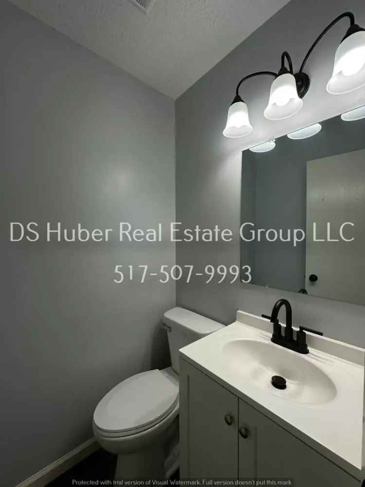 Duplex Apartment for Rent in Lansing MI with 3 Bedrooms and Modern Features