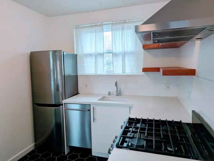 Rent Stylish Studio Apartment in Santa Monica with Great Amenities