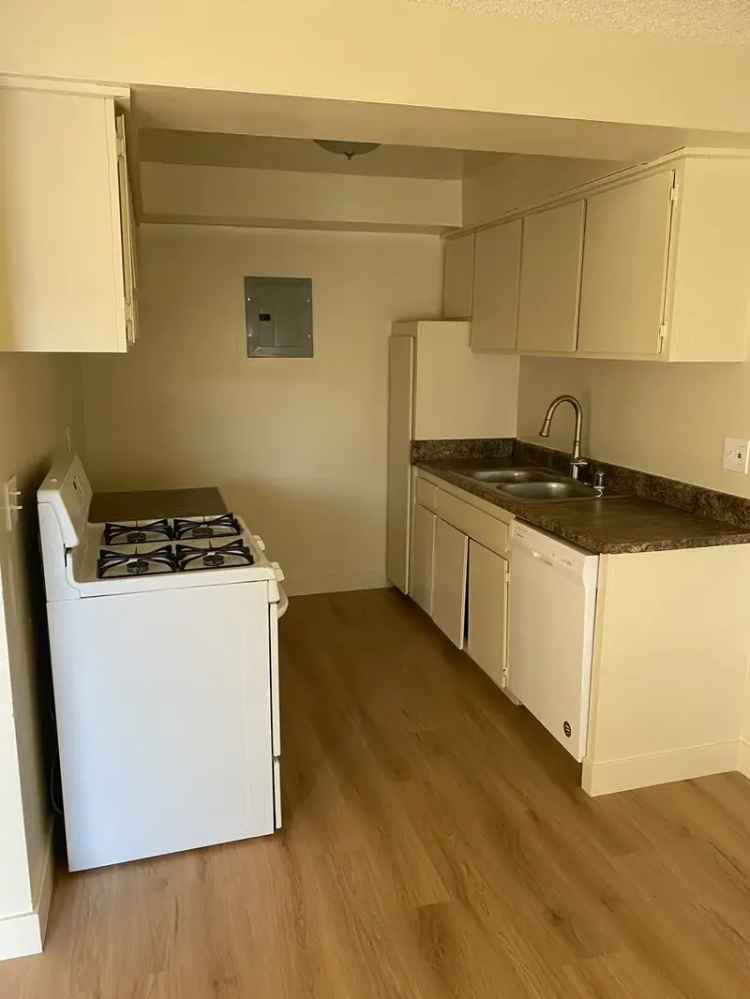 Rent 1 Bedroom Apartment in Norwalk with Pool and Gated Parking