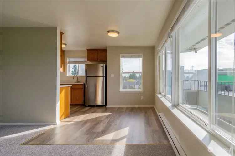 Rent an Apartment Unit in North Seattle with Stunning Cascade Views