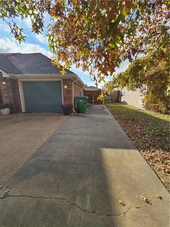 House For Sale in 1111, Lariat Drive, Centerton, Arkansas