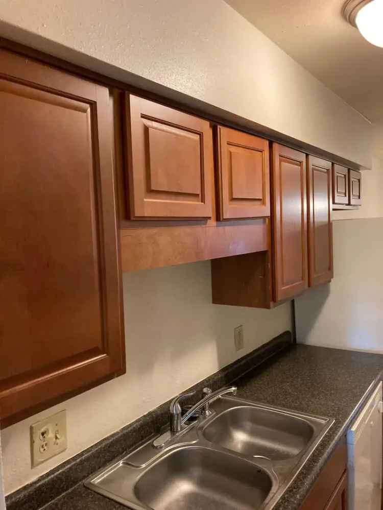 Rent 2 Bedroom Apartment Unit Near Interstate 20 and 77