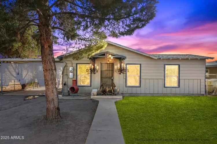 Rent Beautiful Home in City-Zone with Spacious Backyard Near Glendale