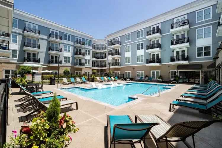 Rent Stunning Apartments in Downtown Alpharetta with Premium Amenities