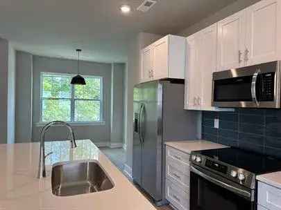 Townhouse for Rent in Plaza Midwood with Modern Amenities and Charm