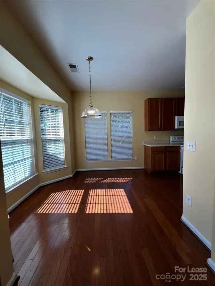 Rent Gorgeous Townhome with Garden Near Robinwood Village