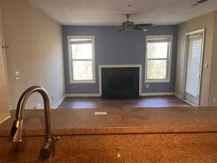 Rent 1 Bedroom Apartment Near Emory Campus with Pool and Gym