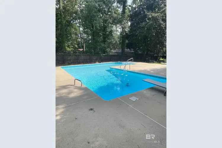 Buy Cottage in Lake Forest with Private Pool and Greatroom Features