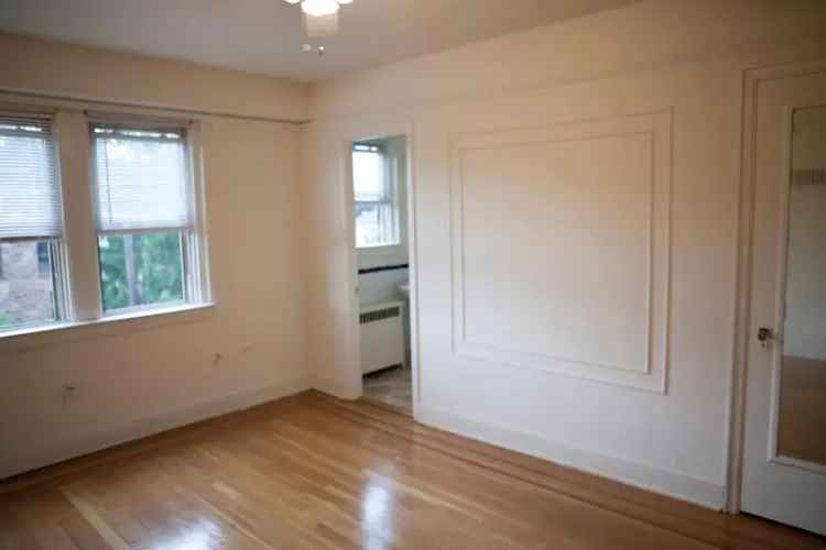 Rent Apartments at The Frontenac with Great Daylight and Hardwood Floors