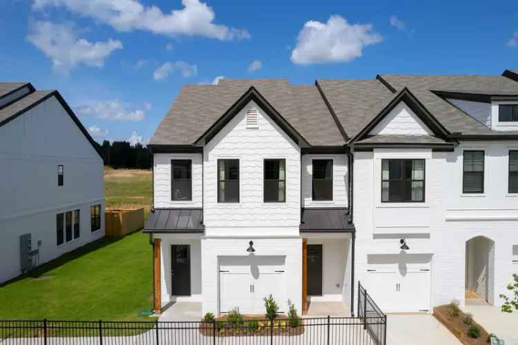 Rent Townhomes in Brunswick with Luxury Finishes and Top Amenities