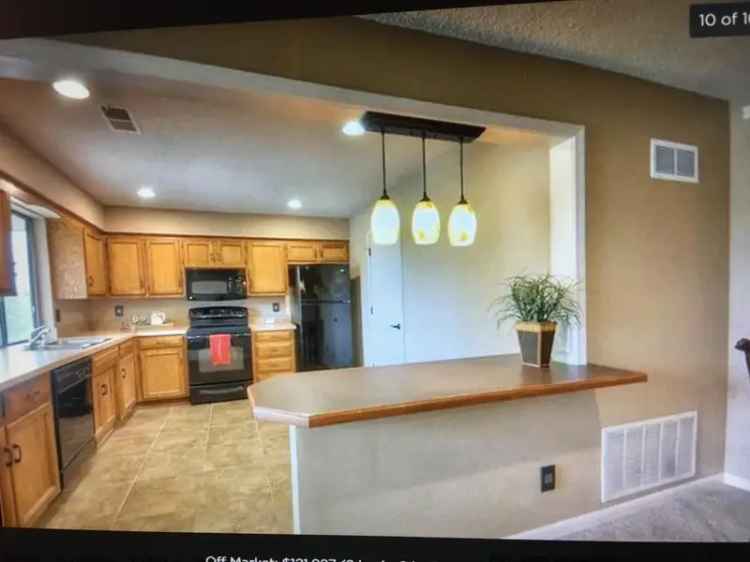 Condo for Rent in Convenient Location with Pool and Trails