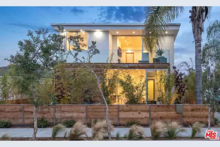 Buy Contemporary Home in Silver Triangle Venice Beach with Modern Amenities