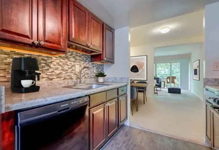 Rent Apartments at Briarwood in State College with Modern Amenities