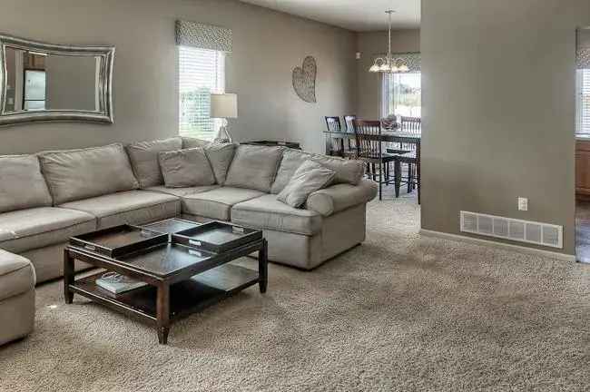 Rent Townhome Three Bedrooms in Northwest Omaha with Modern Features