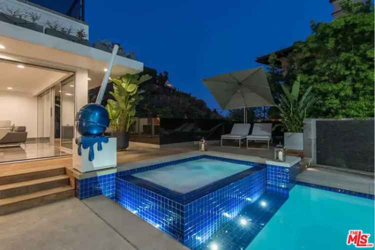 Lease Luxurious Furnished Contemporary Residence in Sought-After Location