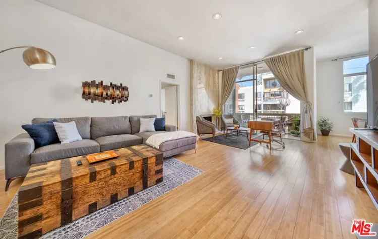 House For Sale in 11970, Montana Avenue, Los Angeles, California