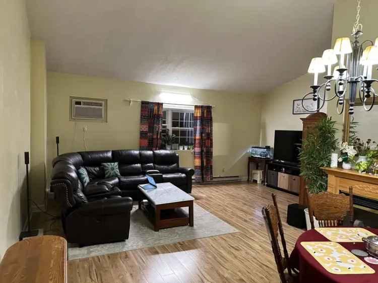 2 Bed 1 Bath Condo for Rent in Westborough with Pool and Courts