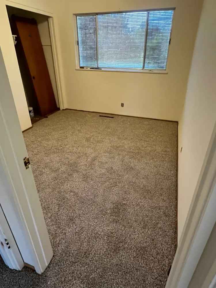 Home for Rent with New Carpets and Appliances