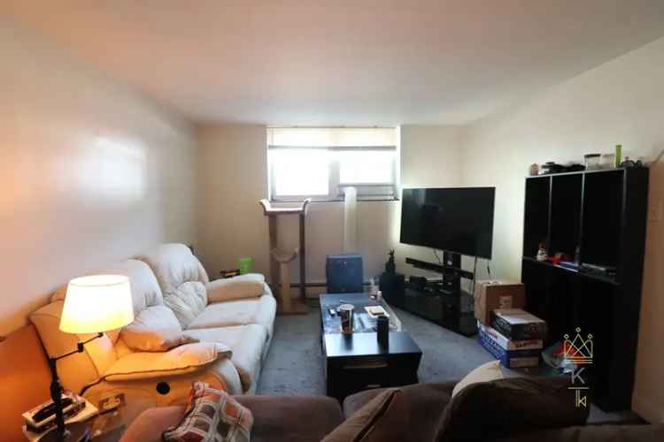 Rent Apartment Unit in Arlington with Laundry and Storage