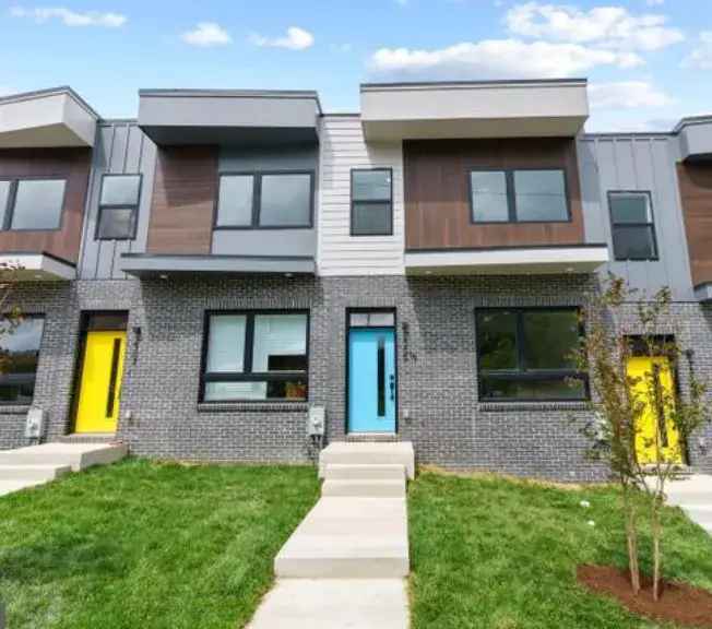 Rent Luxury Townhouse Near Washington Monument with Modern Features