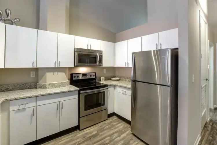 Rent Apartments at Lofts at Shillito Place with Luxury Amenities