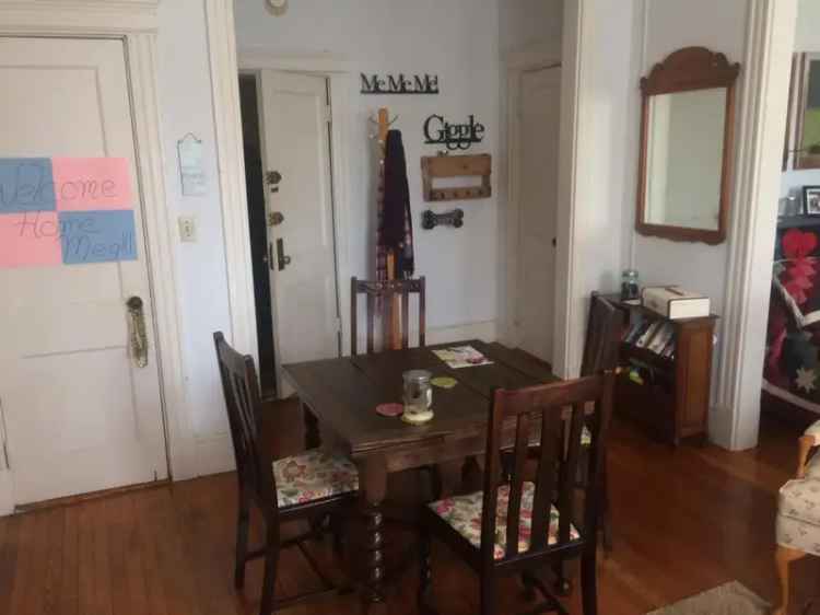 Rent Studio Apartment in Longwood Medical Area with Bay Windows